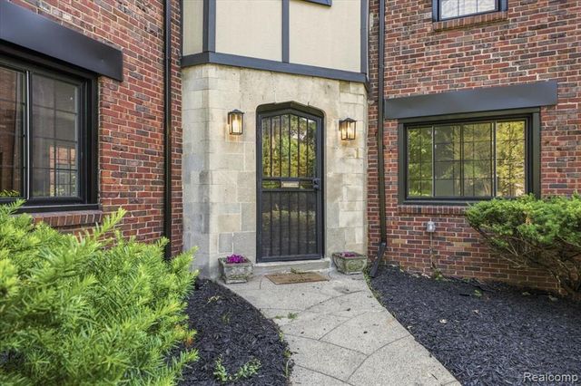 18084 Birchcrest Drive, Detroit, MI 48221