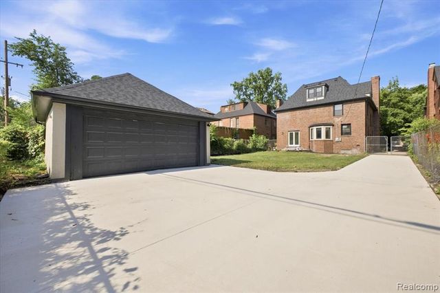 18084 Birchcrest Drive, Detroit, MI 48221