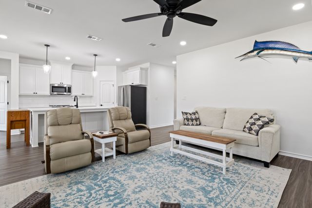 103 St. James, Mt Pleasant, TX 75455