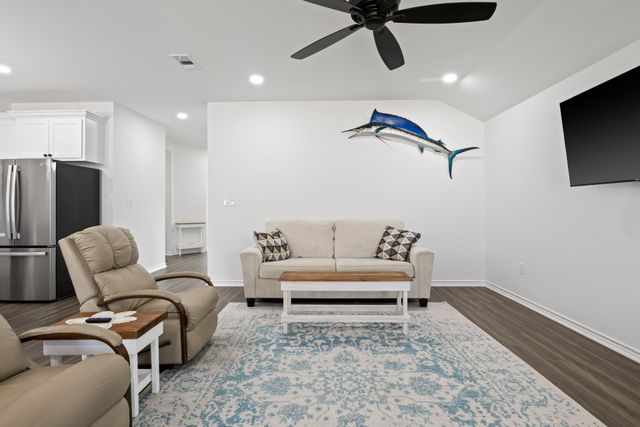 103 St. James, Mt Pleasant, TX 75455