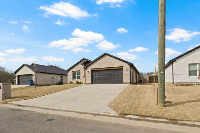 103 St. James, Mt Pleasant, TX 75455