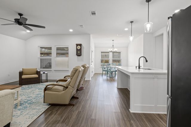 103 St. James, Mt Pleasant, TX 75455