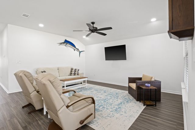 103 St. James, Mt Pleasant, TX 75455