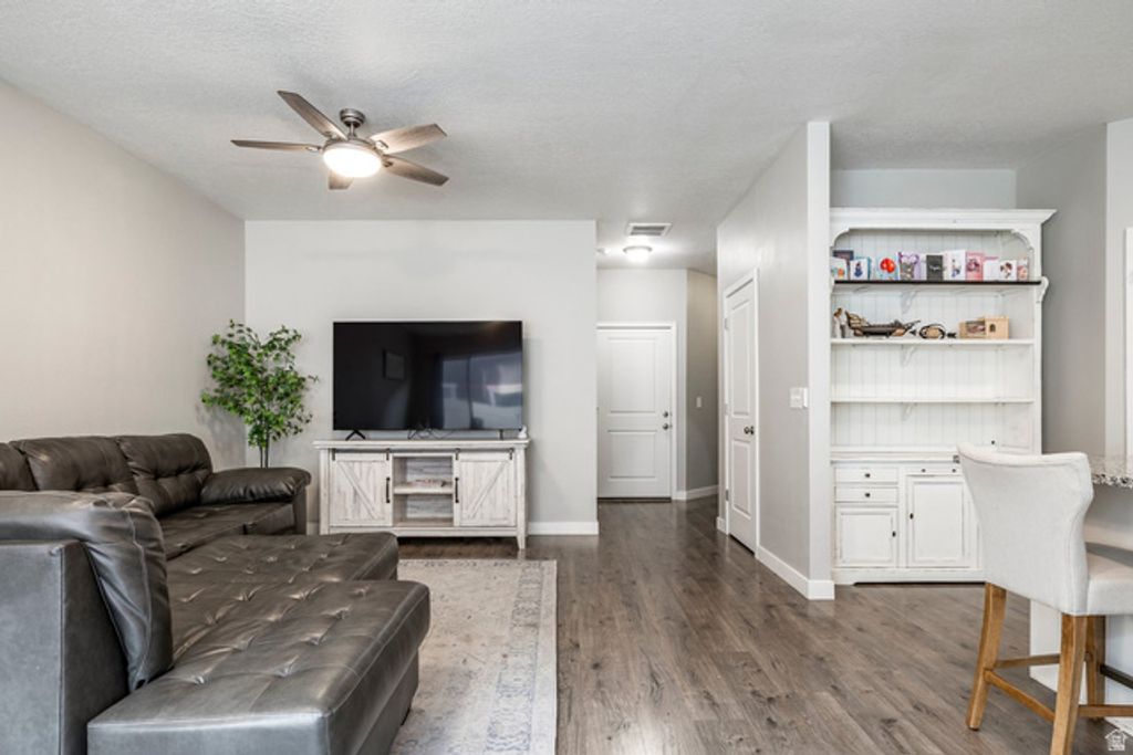 Image 3 of property listing at 3763 S 3175 W, West Haven, UT 84401