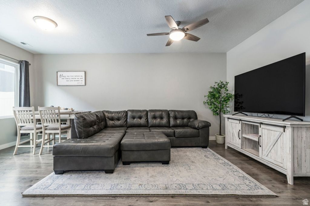 Image 4 of property listing at 3763 S 3175 W, West Haven, UT 84401