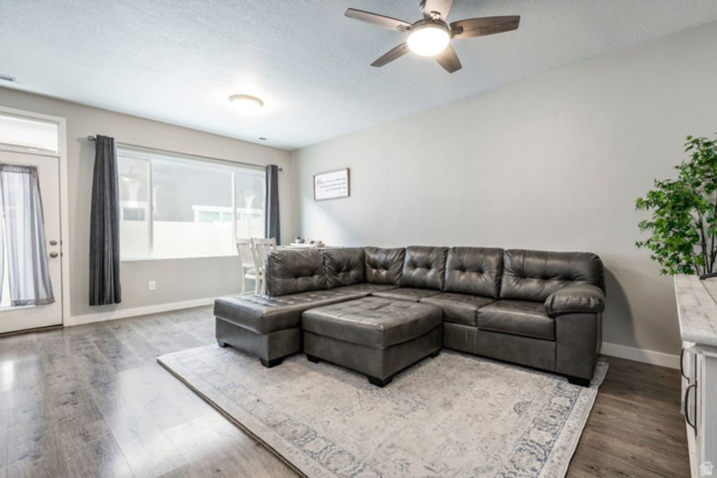 Image 5 of property listing at 3763 S 3175 W, West Haven, UT 84401