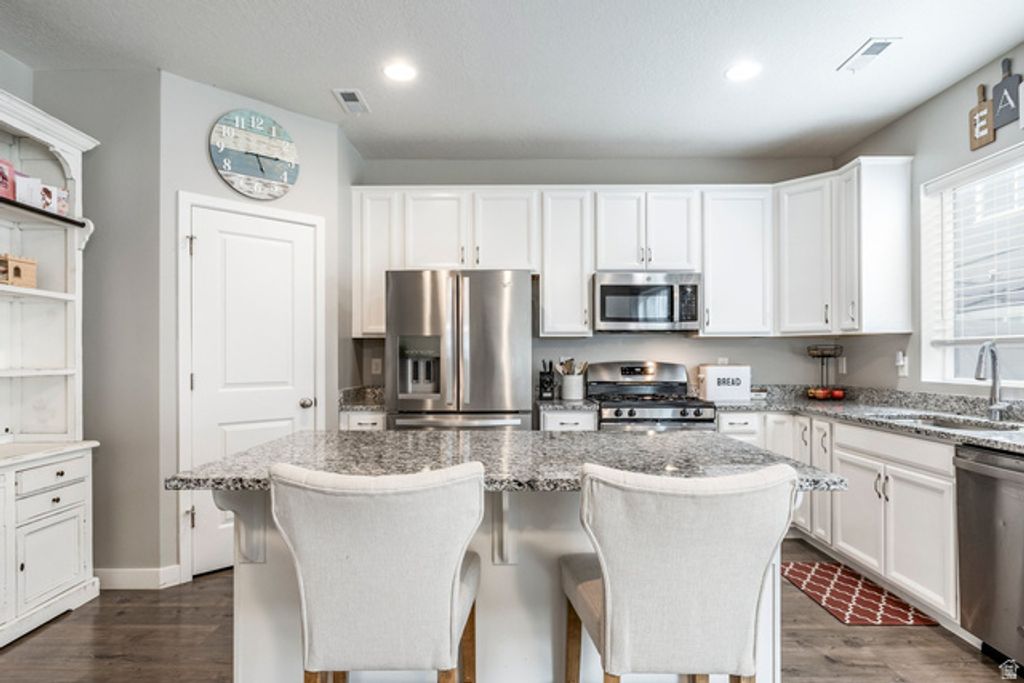 Image 8 of property listing at 3763 S 3175 W, West Haven, UT 84401