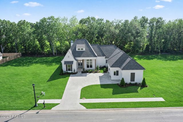 111 Leaning Oak Drive, Lafayette, LA 70508