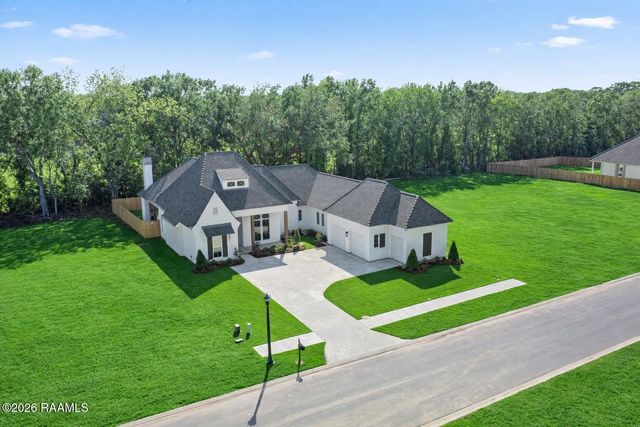 111 Leaning Oak Drive, Lafayette, LA 70508