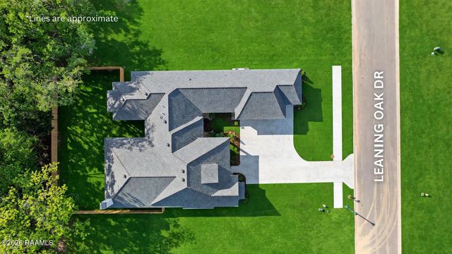 111 Leaning Oak Drive, Lafayette, LA 70508