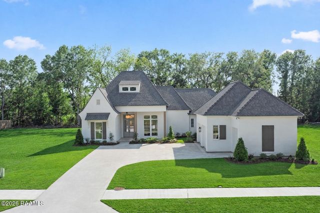 111 Leaning Oak Drive, Lafayette, LA 70508