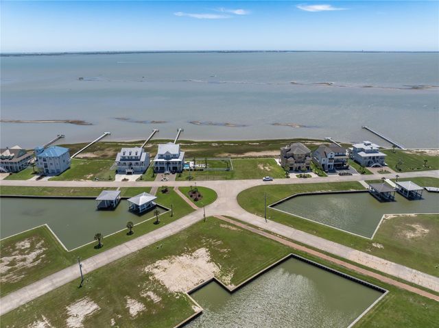 2 Sugarloaf, Hitchcock, TX 77563