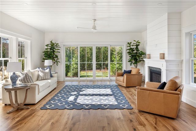 1 Knowlton Court, Bristol, RI 02809