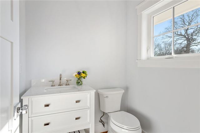 1 Knowlton Court, Bristol, RI 02809