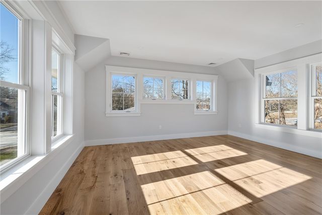 1 Knowlton Court, Bristol, RI 02809