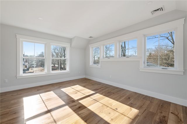 1 Knowlton Court, Bristol, RI 02809