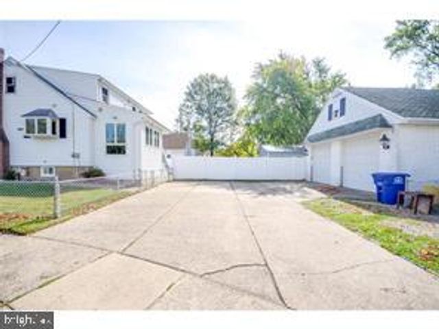 328 N COLES AVE, Maple Shade, NJ 08052