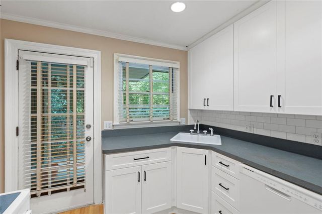 129 Parkside Circle, Decatur, GA 30030