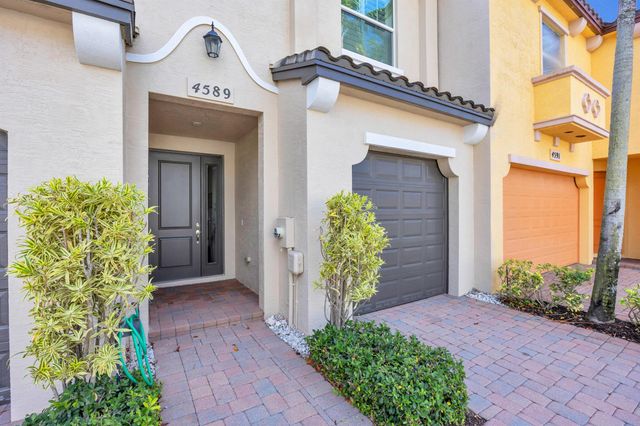 4589 Mediterranean Circle, Palm Beach Gardens, FL 33418