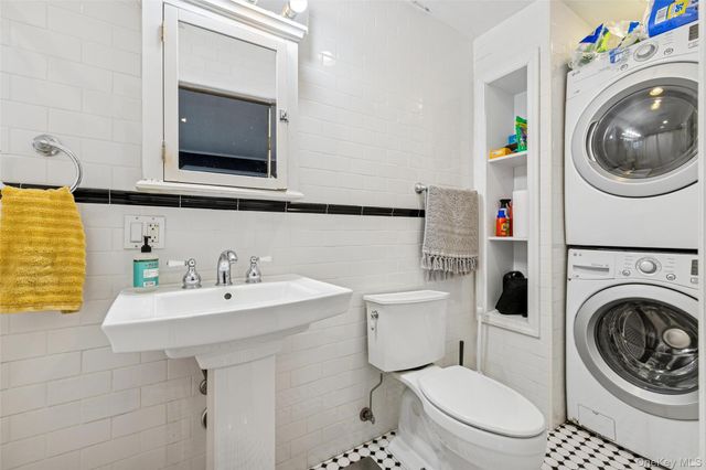 5 Rutyna Circle, Hampton Bays, NY 11946