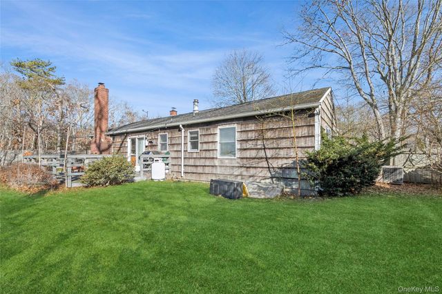 5 Rutyna Circle, Hampton Bays, NY 11946