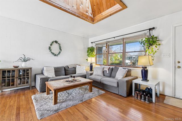 5 Rutyna Circle, Hampton Bays, NY 11946