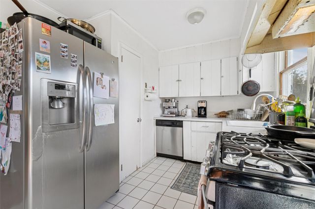 5 Rutyna Circle, Hampton Bays, NY 11946