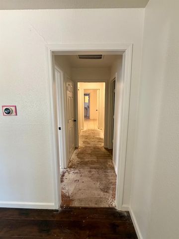 1225 E Sussex Way, Fresno, CA 93704