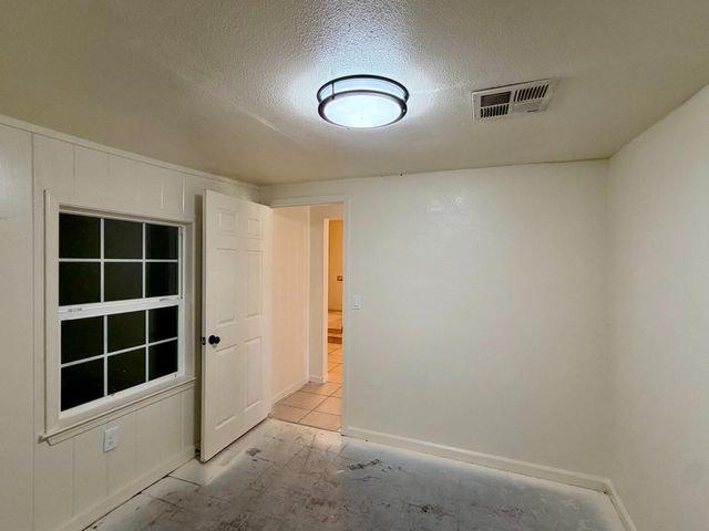 1225 E Sussex Way, Fresno, CA 93704