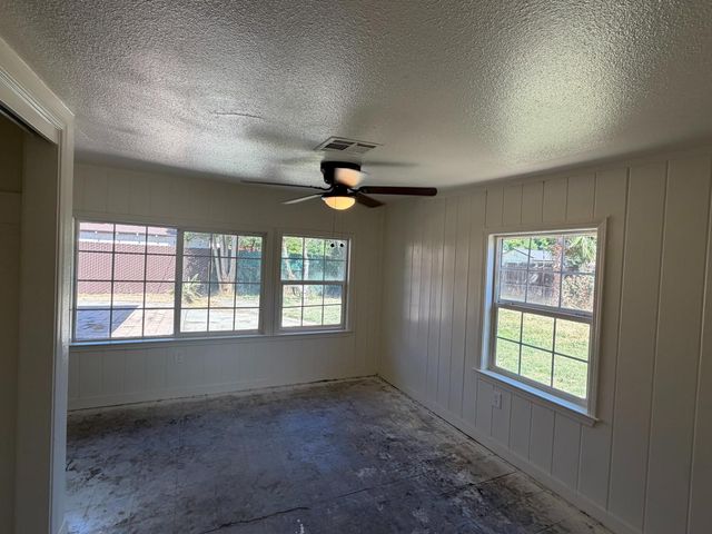 1225 E Sussex Way, Fresno, CA 93704