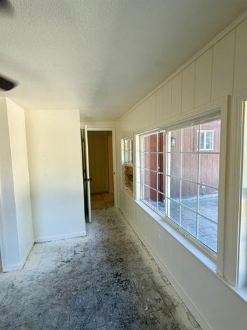 1225 E Sussex Way, Fresno, CA 93704