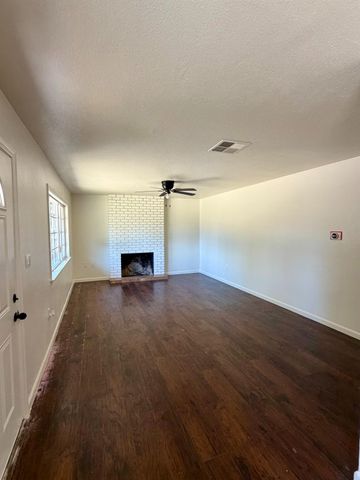 1225 E Sussex Way, Fresno, CA 93704