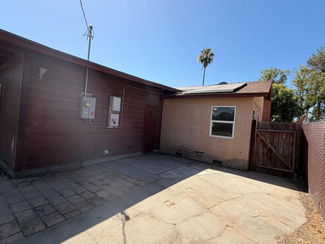 1225 E Sussex Way, Fresno, CA 93704