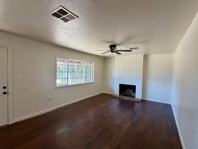 1225 E Sussex Way, Fresno, CA 93704
