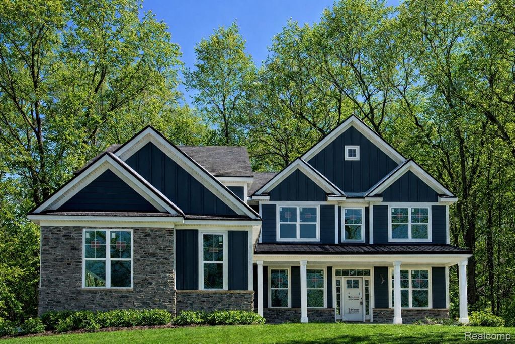 9299 Van Antwerp Drive, Hamburg Township, MI 48139