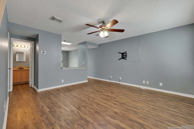 9230 NEW KENTON, San Antonio, TX 78240