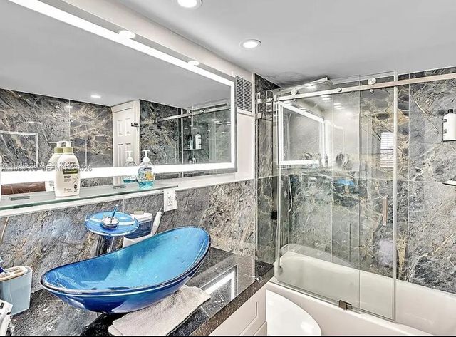 2450 NE 135th St 103, North Miami, FL 33181