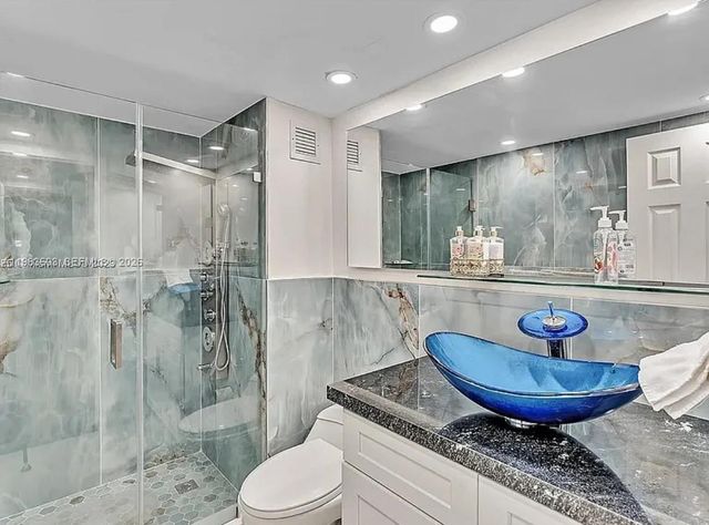 2450 NE 135th St 103, North Miami, FL 33181