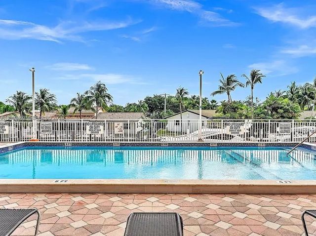 2450 NE 135th St 103, North Miami, FL 33181