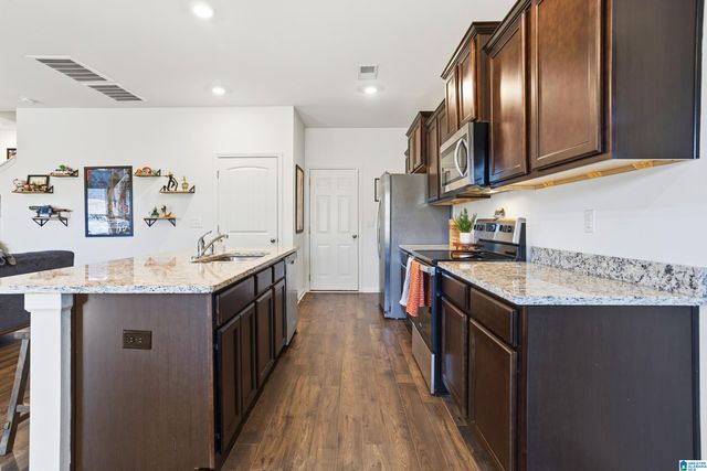 673 JOHNNYS COVE, Leeds, AL 35094