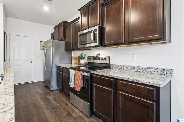 673 JOHNNYS COVE, Leeds, AL 35094