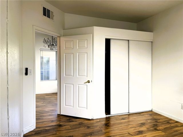 6820 San Ricardo Avenue 104, Las Vegas, NV 89146