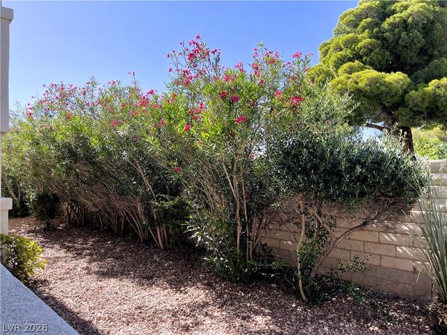 6820 San Ricardo Avenue 104, Las Vegas, NV 89146