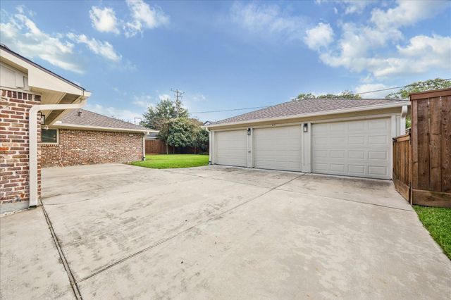 5739 Rutherglenn Drive, Houston, TX 77096