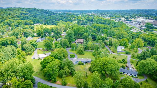 209 Maple Tree Drive, Bristol, TN 37620