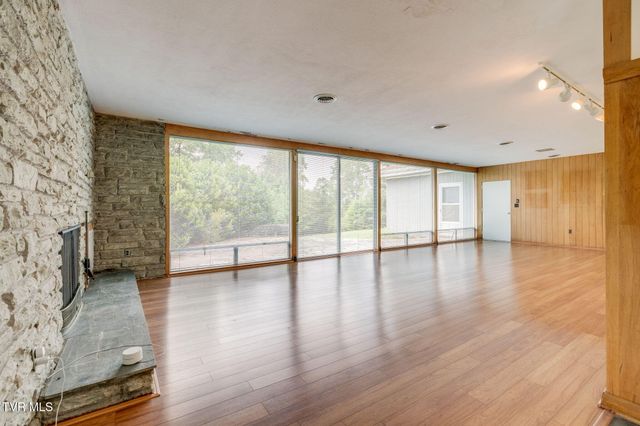 209 Maple Tree Drive, Bristol, TN 37620