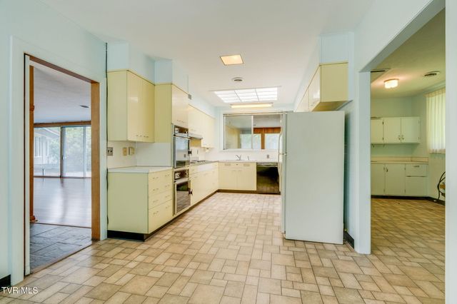 209 Maple Tree Drive, Bristol, TN 37620