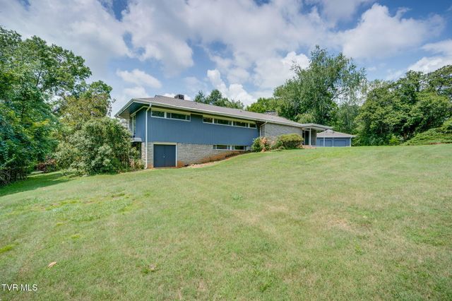 209 Maple Tree Drive, Bristol, TN 37620
