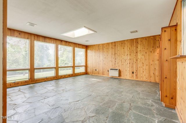209 Maple Tree Drive, Bristol, TN 37620