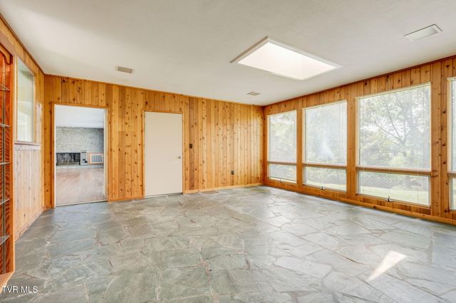 209 Maple Tree Drive, Bristol, TN 37620